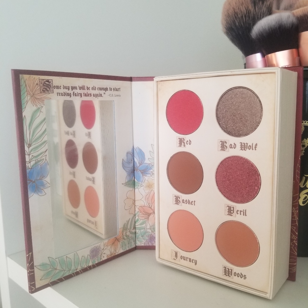 Story Book Cosmetic Red Ridding Hood Pallete